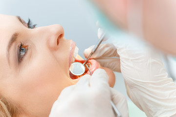 <span  style="background-color: #669766;">Endodontics</span>
